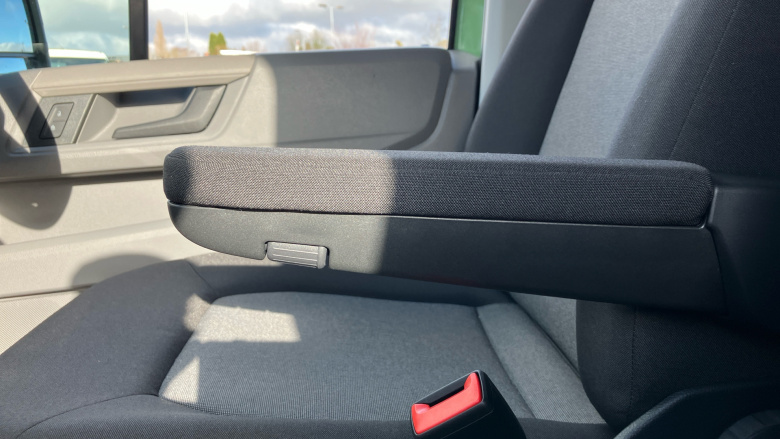 Volkswagen Crafter Cr35 Mwb Diesel Fwd 2.0 TDI 140PS Commerce Plus High Roof Van